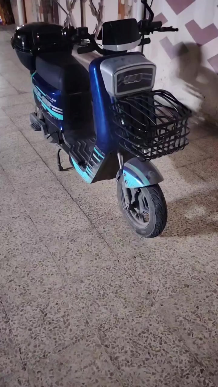 ماطور شحن للبيع
خمس بطاريات جدد اصليات شرط 
تشغيل عن بعد نشرات دبل اشاره مع صندوك (جنطه)  
فول مواصفات ماطور نضيف ما تصرف علي ربع 
مكاني موصل ايمن  وادي حجر  
شراي خاص او انتصل  ***********
