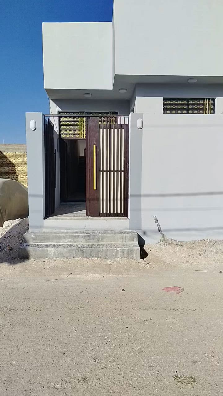 يا الله السلام عليكم بيت رهن البراكيه شارع المطار القديم مقابيل نهاية شارع علكم بناء طابوق البيت كامل من كلشي بعده ما مسكون سعر الرهن ١٥ مليون الاستفسار على الرقم *********** مكتب بركات العباس ع
