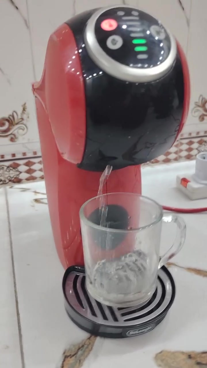 مكينة قهوه ديلونجي كبسولة تحكم باله تريد تفضل موجود توصيل كل العراق ٥ الف ***********
