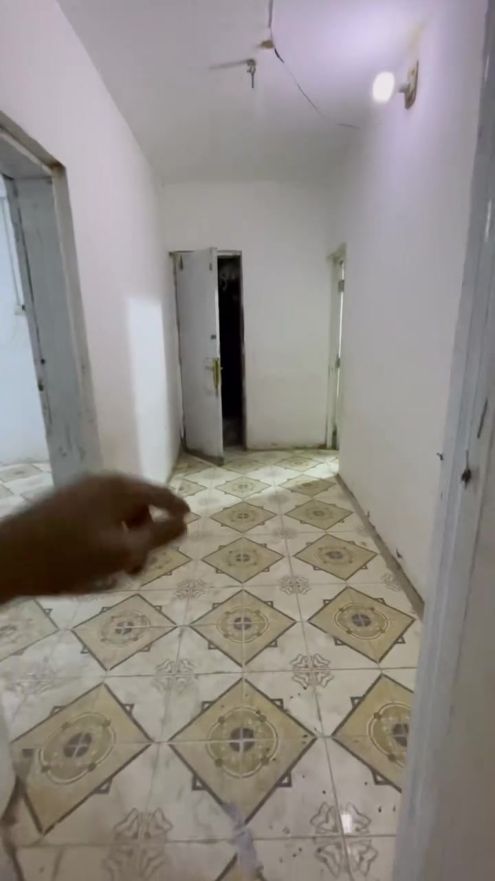 شقه للإيجار بحي الاصدقاء طابق اول
غرفتين ومطبخ وصحيات الايجار
 325 الف قفل شامل الكهرباء والماء
 للاستفسار : ***********
