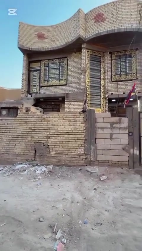 بيع مستعجل

السلام عليكم ورحمة الله وبركاته
بيت للبيع مساحة 150 الواجه 8/والنزال 18 ونص  /طابو زراعي 25 اقرار محكمة ومكاتبة من صاحب الارض / البيت بناء حديث وطابقين وبناء طابوك جمهوري. 
الطابق الثاني.. يحتوي على 3غرف نوم. وصالة ومطبخ وصحيات واكيد بيتونة وسطح. وبي درج خارجي صب كونكريت يعني تكدر تعزل الطابق الثاني وحدة.  
الطابق الارضي.. يحتوي على غرفتين نوم وصالة  واستقبال ومطبخ اضافة الى صحيات داخلية مغربي مع حمام. وصحيات خارجية. ايضآ 

العنوان الامين الاولى. 
شارع ابو الدهن خلف اسواق المائدة 
طريق الحر والي مدخل ثاني خلف جامعة اهل البيت 
للاستفسار 
***********
السعر 165
وبي مجال بسيط
العنوان كربلاء المقدسة.،
