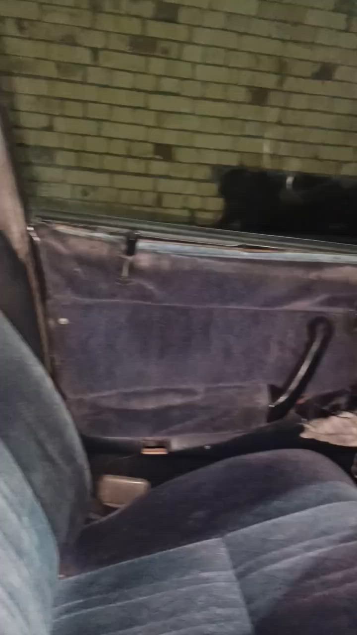 ارنب مديل 92 رقم انكليزي الجديد السياره ب اسمي مصبوغه وبيها جراد بلقماره  المكينه مجفته قبل شهرين والكير جديد  كهربائات تعبانه   سعرها 40 وبيها مجال *********** مكان السياره بصره حي بغداد قرب سجن حمدان
