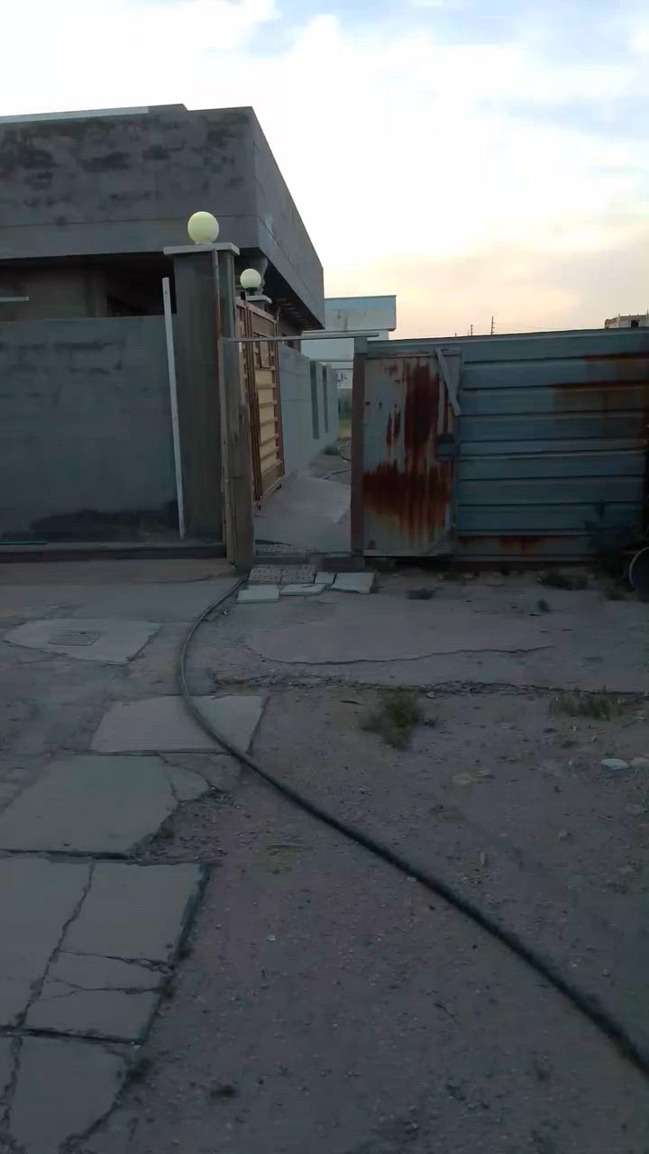 دونم للبيع مع بيوت عدد 2 جاهزات للسكن بغداد الدوره عرب جبور قرب المستوصف الجديد
المنطقه فول خدمات 

واجهه الدونم 16.5

نزال 127 

مساحه كل بيت 300م 

تفاصيل 

البيت الاول طابقين بناء بلوك 

غرف النوم عدد 5

حمام عدد 2 

البيت الثاني بناء طابوگ 

غرف النوم عدد 2 

نقص فقط محجر درج 

للتواصل مع صاحب العقار مباشر 

.... بدون دلاليه..... 

***********
