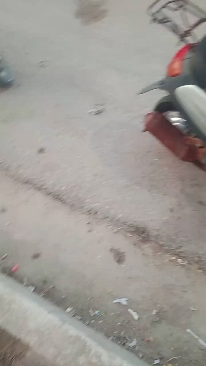دراجه للبيع بلاديه على وضع  شركه 5زروف مكينه واكسن ما مفتوحات كهرباءيات شغاله عوزه بس باتري دراجه مال حجز يعني ما ماشيه سعر 175 وبيها مجال قليل مكاني خور زبير *********** هذه رقم بي بس واتساب
