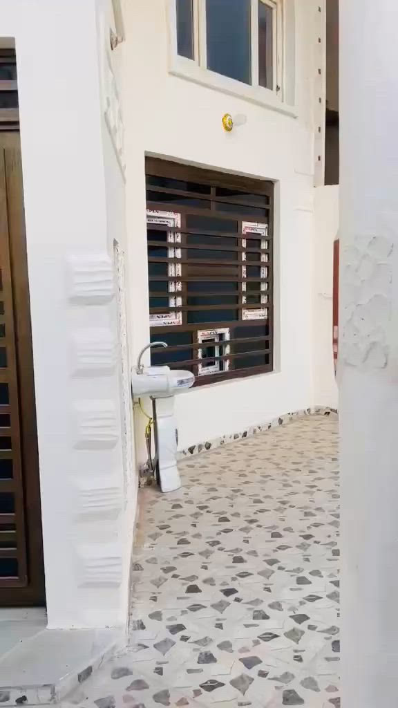 🏡 للبيع | دار طابقين في تكريت – القادسية (القرى الوردي)

إذا كنت تبحث عن دار بموقع مميز يجمع بين السكن الهادئ والقيمة الاستثمارية، فهذه فرصة تستحق الاهتمام.

📍 قرب جامع السلام
📍 قريب من حي الكفاءات
📍 قريب من جامعة تكريت

📐 مساحة الدار: 300م² (10×30)
🏠 بناء حديث
✅ منطقة سكنية مكتملة الخدمات
✅ مناسبة للسكن العائلي
✅ فرصة ممتازة للاستثمار السكني ومشاريع الإيجارات

💰 السعر مناسب وقابل للتفاوض
📩 السعر على الخاص لطفاً

🎥 نرفق لكم فيديو يوضح كافة تفاصيل الدار.

للاستفسار:شركة نصير للعقارات
📍 عنوان الشركة — صلاح الدين – تكريت – القادسية – قطعة 500 – وسط الشارع التجاري السائدين

الاتصال على الأرقام التالية :-

📞 ***********
📞 ***********
