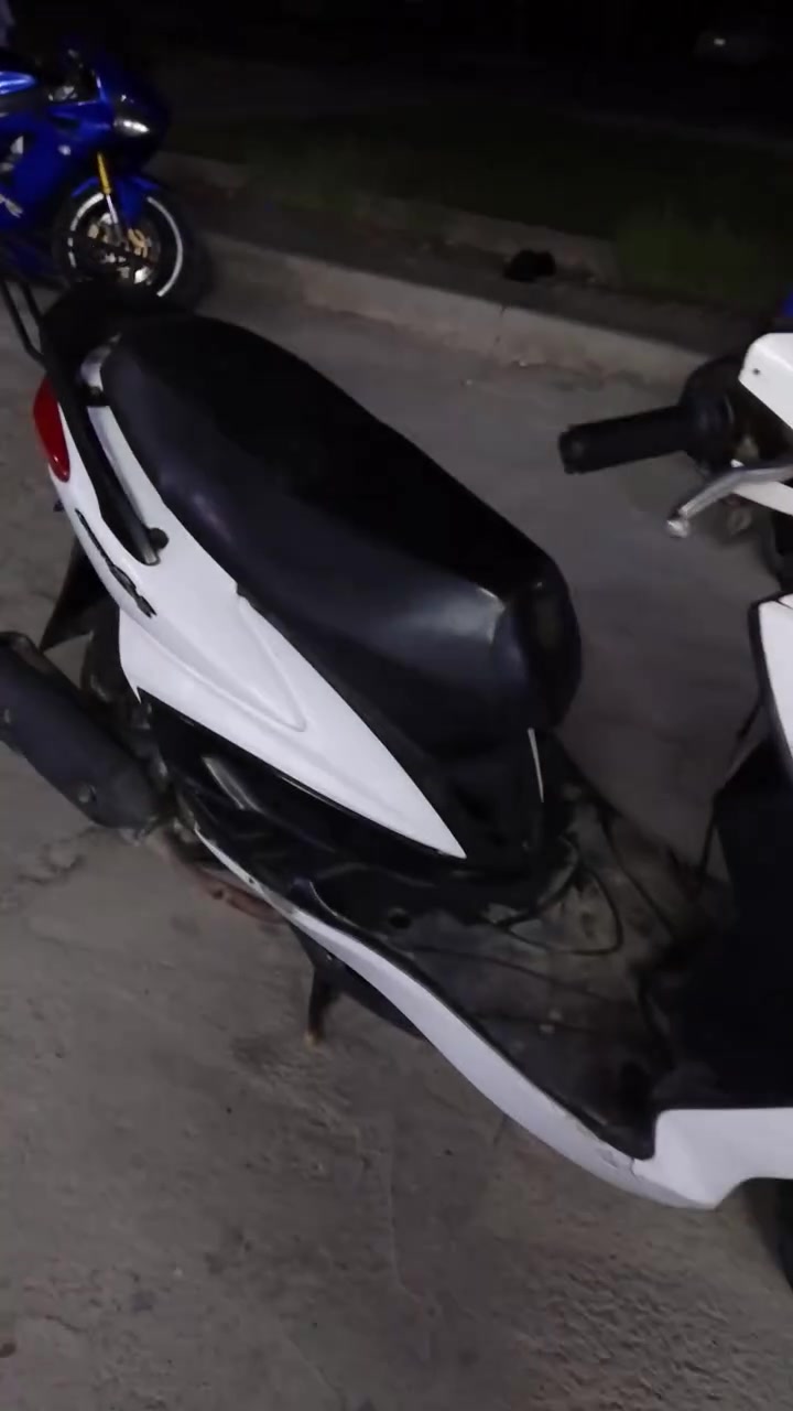 سلام عليكم سكنس فحل ويل ذهبي دراجه كفرات كاملة محرك ناعم كلجات زينة كهربائيات شغالة 
دراجه جاهزة من كلشي 

السعر 550وبيهة مجال 

العنوان بغداد الشعله 

الرقم ***********
