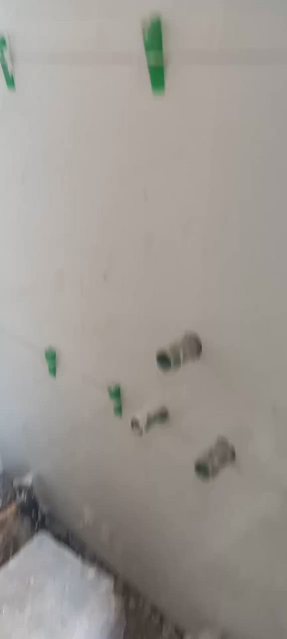 السلام عليكم شغل سيراميك درجه اولى نشتغل على المترو باليوميه حاليا مستفر العده شغل لا يقصر النظافه 100% شغل اولى‎***********
