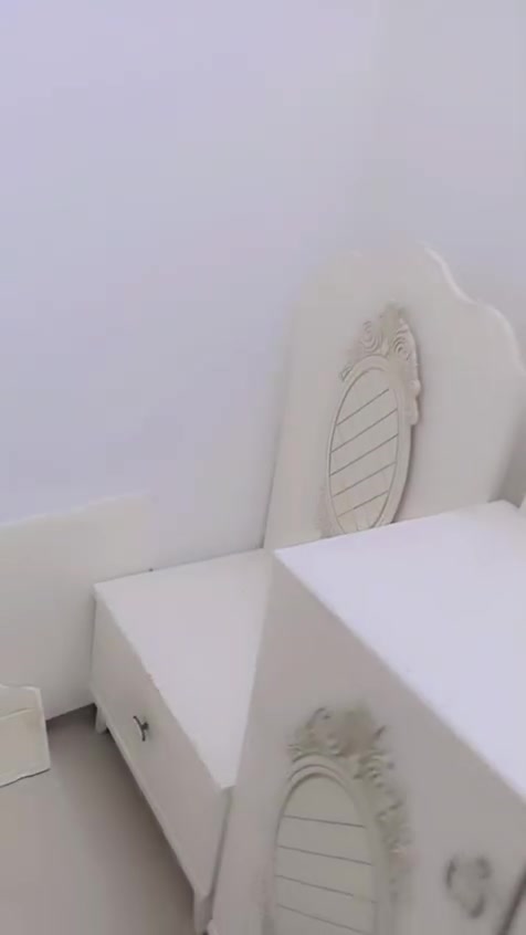 مرحبا غرفة نوم تركيه مع دوشك نضيفه جدآ  اي عيب مابيهم قنفات تركيه اي عيب مابيها سعر مناسب ثنينهم ب600 الف فقط لحد يراسل او يعلق الي يريد يتصل ع رقم وبي واتساب عنواني سليمانيه زركته ***********
