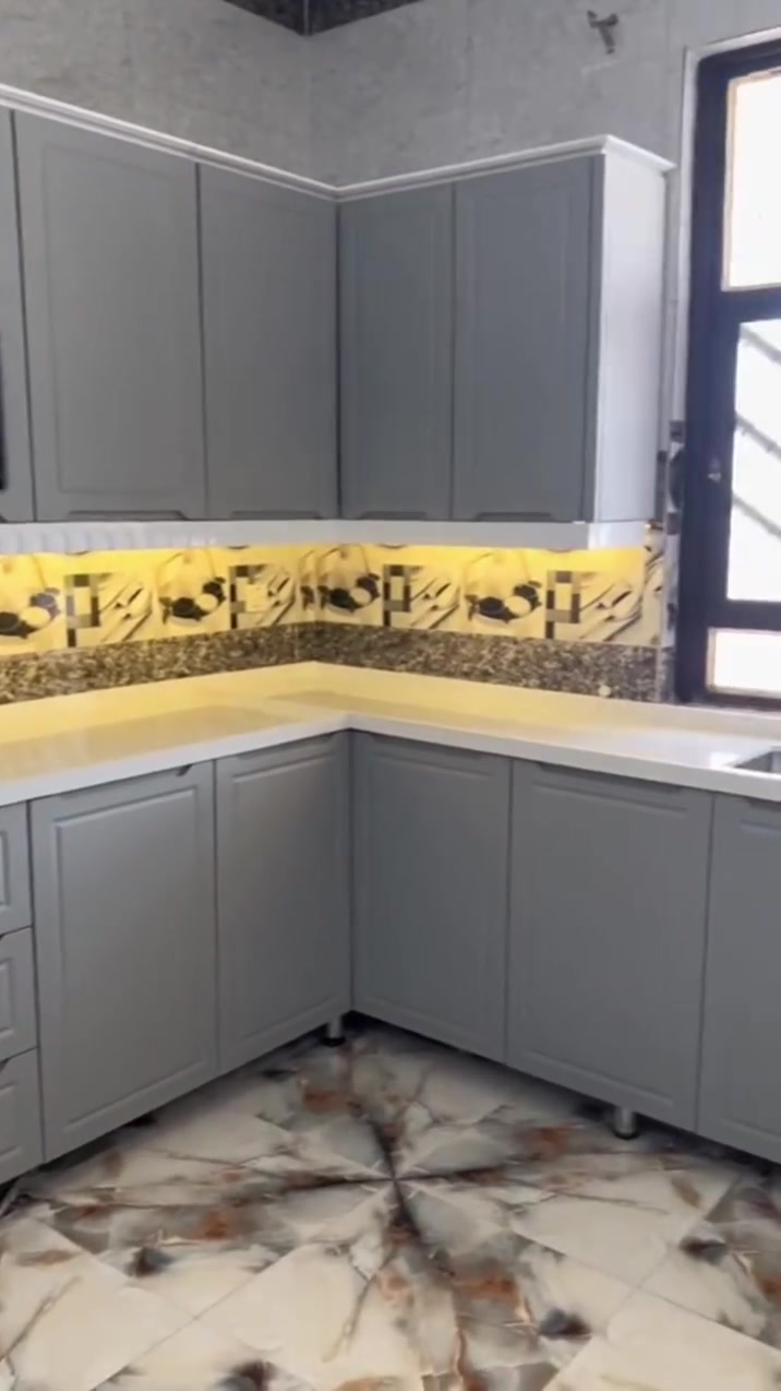 احدى اعمالنا ✨️✨️ معرض المهندس للديكورات والمطابخ العصرية 🌟
نوّرتم صفحتنا، وإذا تبحثون عن كاونترات مطابخ عصرية بتصاميم أنيقة وجودة عالية وأسعار مناسبة، فأنتم بالمكان الصحيح.
✅ تفصيل حسب القياس والذوق
✅ خامات عالية الجودة
✅ ألوان وتصاميم متنوعة
✅ تنفيذ بإتقان ومواعيد دقيقة
راسلونا الآن، وخلّونا نساعدكم نصمّم كاونتر يضيف لمسة فخامة لبيتكم. 🌹

واتساب 
***********

 #عنواننا_بغداد_ المشتل_ شارع الكوسترات
 #مطبخ
 #خشب
 #المنيوم
