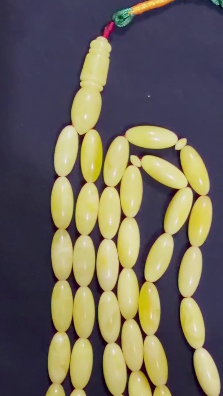 مسباح كهرب حر طبيعي  صنوبري محاحي شجري وزن 30 غرام / عدد الحبات / 45 حبة المهتم يتفضل خاص او يتصل اتصال او وتساب رقم ***********
