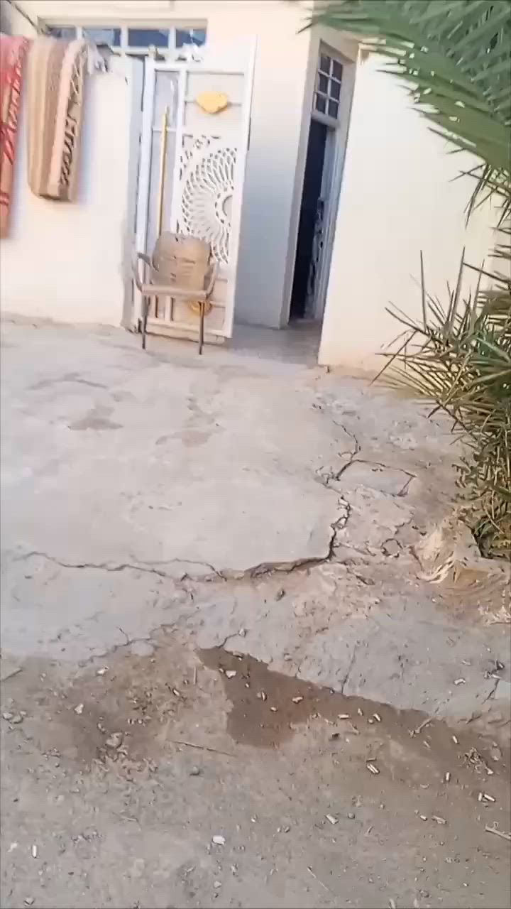 السلام عليكم بيت زراعي للبيع بلديات دور العمال شارع 30 ركن مساحة 120/ متر طابق ونص بيت جاهز ماء كهرباء مجاري خدمات كلها متوفره بيت 4/غرف نوم واستقبال وصاله وترك عدد 2 وحمامات عدد 2/ مستوصف سوك مدارس كل قريبه عليك/, هاتف ***********
