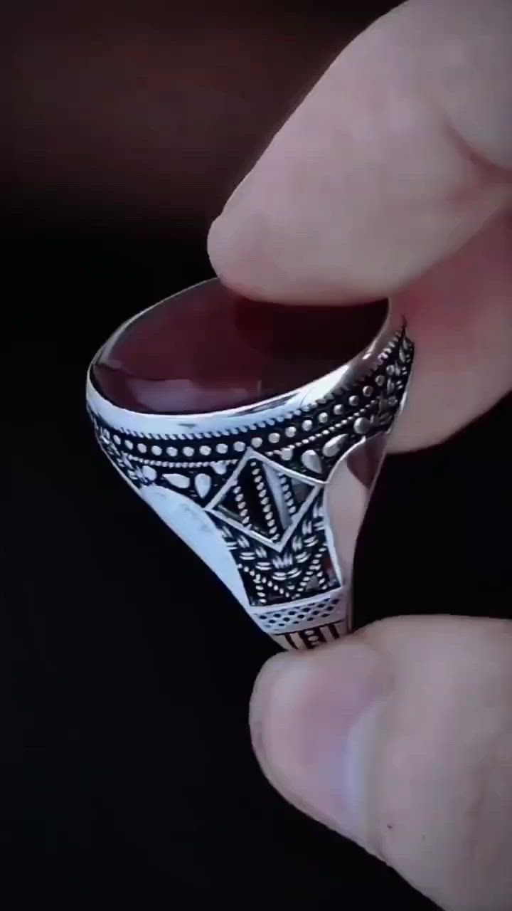 》عرض اليوم ... جديدنا مستمر 《
● خواتم فضه عيار 930.💍
● عقيق يماني طبيعي 100%.🙂
● المقاسات حسب الطلب.✍️

■ نوفر كل الطلبيات ( جمله - تجزئه ).
■ خدمة توصيل داخل اليمن وشحن للدول العالم.
■ العنوان/اليمن-صنعاء-داخل باب اليمن-جوار سمسرة النحاس.
■ للاتصال والحجز عبر الجوال 0776 715 229 
■ صفحة الخواتم جملة >> Ali Seilvr 

#خواتم_فضه #عيار_930 #عقيق_يماني #طقوم_هدايا #مجوهرات #ساعات_عالمية #خواتم_لاتتكرر #اكسبلور #اليمن


**إذا كنت صاحب هذا الإعلان وتريد حذفه لأي سبب، رجاءا أرسل رسالة إلى الدعم الفني**
