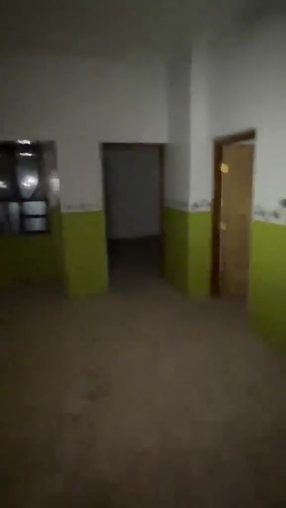 مشتمل طابق ثاني وثالث للايجار 
العنوان حي القاهرة حي المعلمين 📍
يحتوي على صالة مطبخ خدمات غرفة نوم 
وطابق ثالث غرفة نوم ومخزن كبير وسطح 
للاستفسار : ***********☎️

