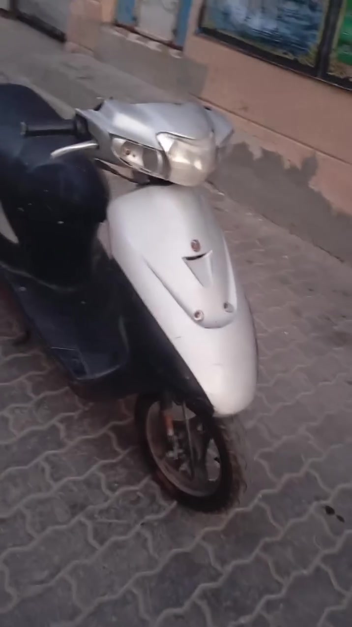 سلام عليكم دراجه زازوكي للبيع طافيه ابيع كوم حديد ما اعرف شني بيها مكان قبله حي الجامعه سعر 100وبيها مجال للشراي رقم الهاتف***********
