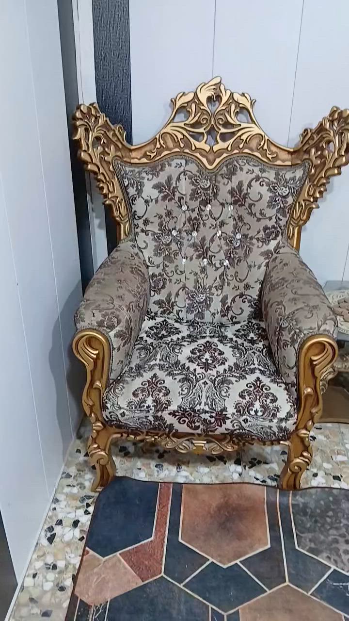 تخم ملكي زان للبيع نضيف جدا اليريدة يخابرني عل الرقم ***********
