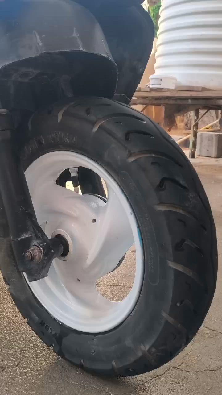 فراشه  مكينه ناعمه محرك بوليس 
مفتوحه مره وحده 350بيها مجال بسيط دراجه تاخذه ما توكفك ولا تتعب بيها يرادلها تعديل بسيط
وين موقعك حتى يگدر المشتري يجي يشوفها/يجربها؟: 
الزبير 
تريد البيع نقدي فقط لو تقبل مكايلة أو تبديل بشي ثاني؟: 
تبديل بماكس او نقدي