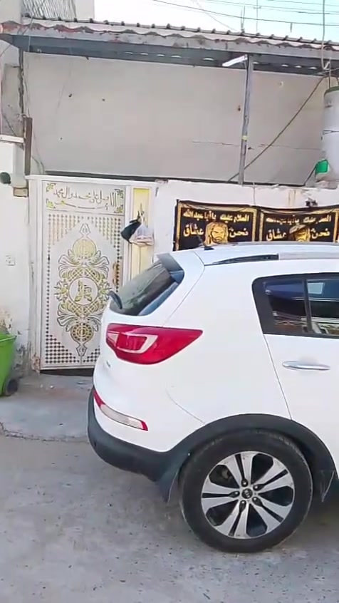 بيت للبيع ١٠٠ متر بالدسيم طابق ونص بناء طابوك طرمة وصحيات خارجية ومدخلين عالاستقبال وعالمطبخ وبيه غرفتين ومخزن وخدمات بالمنطقة كاملة تبليط وماء وكهرباءويحتوي على ماطور وتانكيات اثنين  والسعر٥٥ وبيه مجال .للاستفسار الاتصال على الرقم ***********وبيه واتساب اي سؤال عن طريق هذا الرقم فقط.
