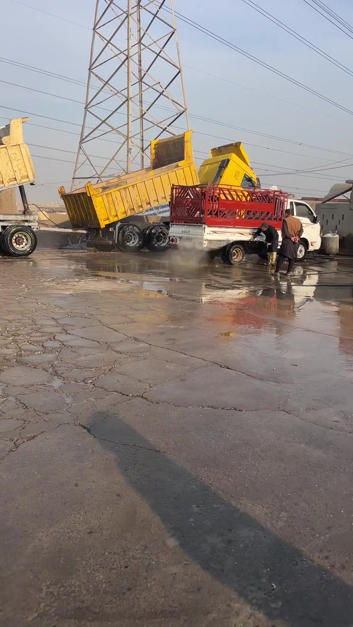 قلاب للبيع قاطر مقطوره كله شرط اي استفسار اتصل السعر ٣١٠ وبه مجال ***********
