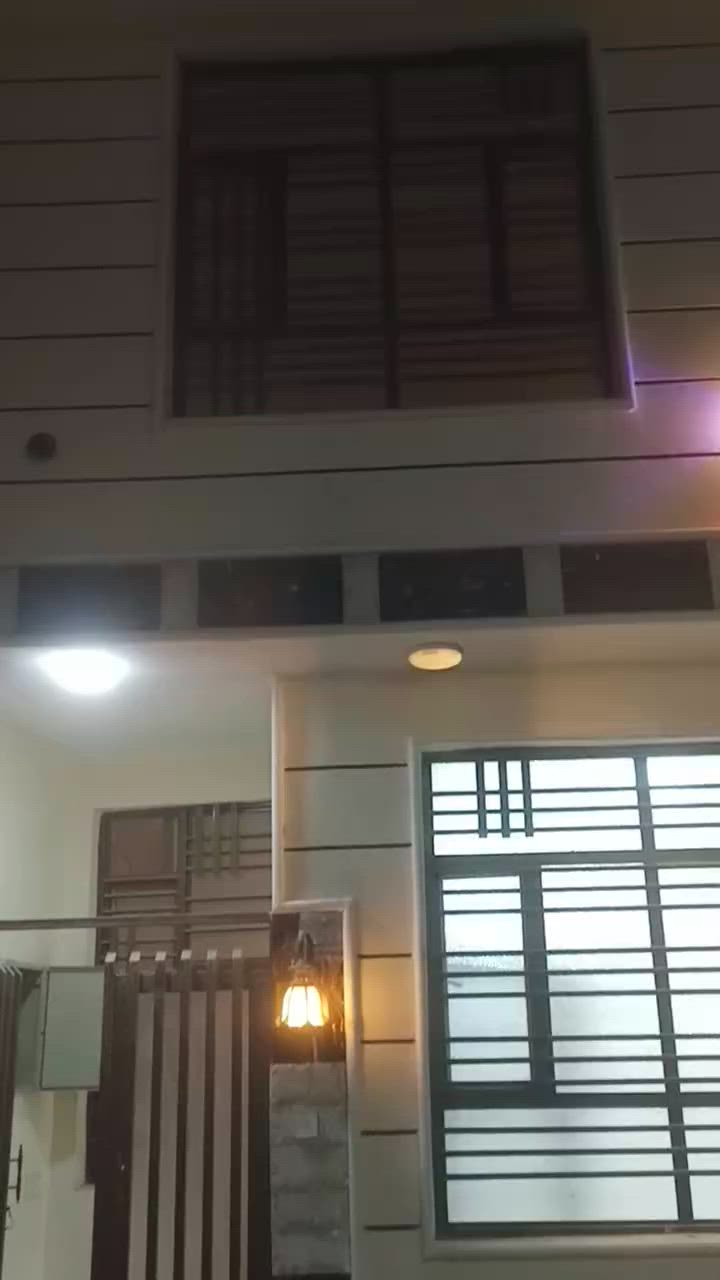 السلام عليكم بيت للبيع المساحه 60 متر طابقين بناء حديث توه كامل يحتوي 3 غرف نوم بحي العباس الفرع الثالث قريب مولدة صدام قريب للحولي جدا يخدم للزوار يبعد كيلوين عن الامام فقط يعني 3 دقائق بلسياره طابو زراعي سند 25 اقرار محكمه من صاحب الارض يتحول بأسمك متوفر كافة الخدمات وعرض الشارع 8 متر ..السعر 100 وبي مجال ***********
