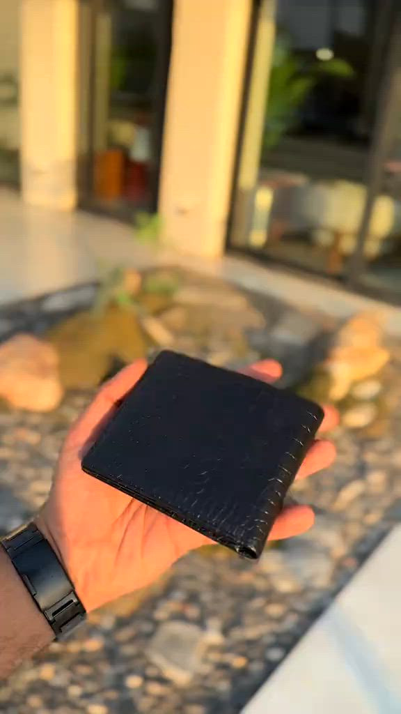 💼✨ سـافـا مـوبـايـل ✨💼 🔥 محفظة RIVER WALLET الفخمة 🔥 ✅ خامة ممتازة وتصميم أنيق ✅ نحيفة وخفيفة بالحمل ✅ مناسبة للكاش والبطاقات ✅ جودة عالية وتحمل ممتاز 💰 السعر: 35,000 دينار فقط 🎁 مناسبة للاستعمال اليومي أو كهدية مميزة 🚚 توصيل إلى جميع محافظات العراق 📍 العنوان: المنصور – 14 رمضان – مقابل مطعم الساعة 📞 للاستفسار والطلب: *********** ⭐ سافا موبايل… كل ما تحتاجه بمكان واحد ⭐
