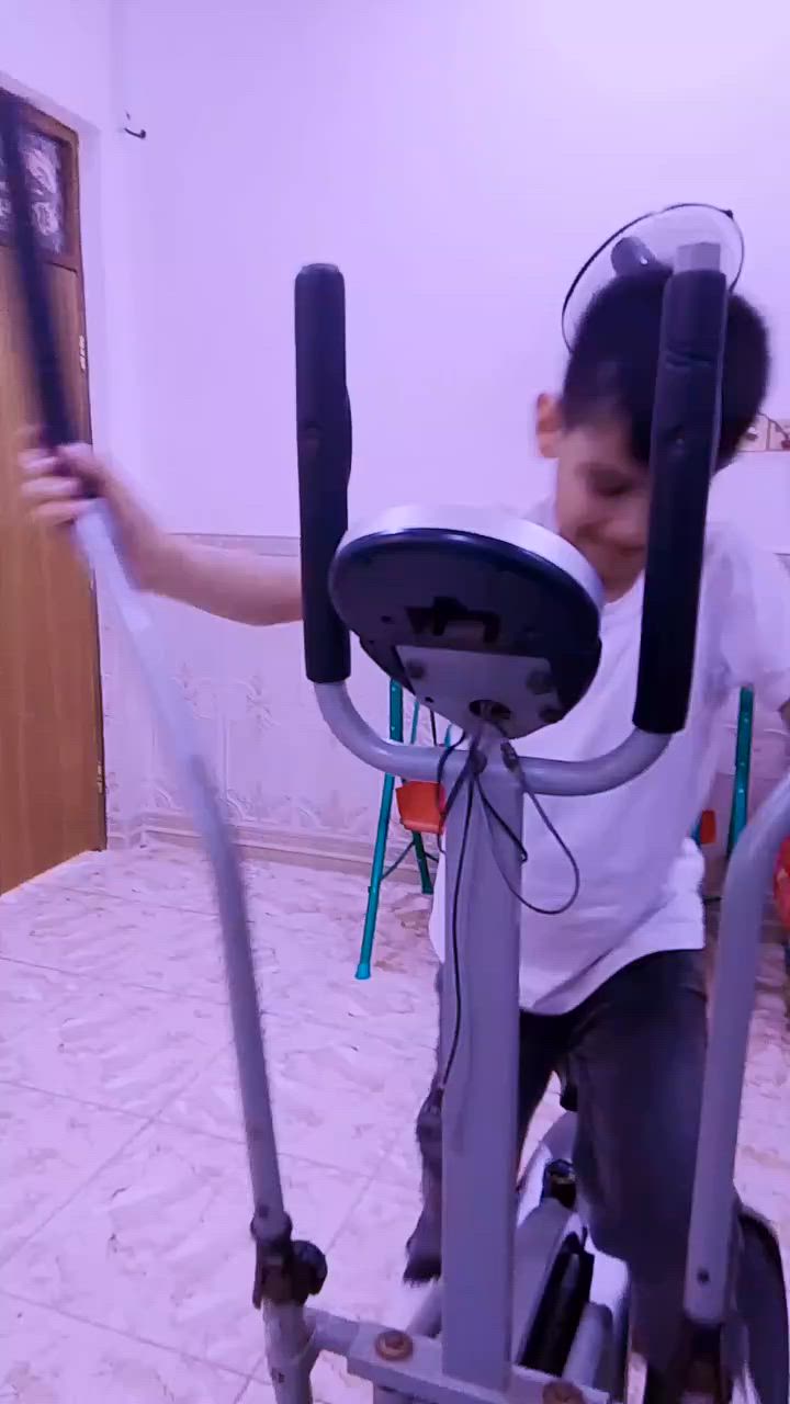 فوائد  التمرن على جهاز البايسكل اليدوي للاطفال:
🔹 تحسين التآزر الحركي بين اليدين والذراعين.
🔹 تقوية عضلات الذراعين والكتفين وزيادة التحمل العضلي.
🔹 تنمية التركيز والانتباه أثناء أداء النشاط.
🔹 المساهمة في تنظيم المدخلات الحسية وتقليل التوتر الحركي.
🔹 تفريغ الطاقة الزائدة بطريقة آمنة وممتعة.
🔹 دعم الاستقلالية والثقة بالنفس عند إتمام النشاط بنجاح. 

النجف_الاشرف حي السلام🛣
شارع مصطفى ابو الدجاج 🐔
مجاور صيدلية ايمان كاظم 🏩
مركز نجوم المستقبل 🌟
🎯للتواصل والاستفسار الاتصال /📞***********
