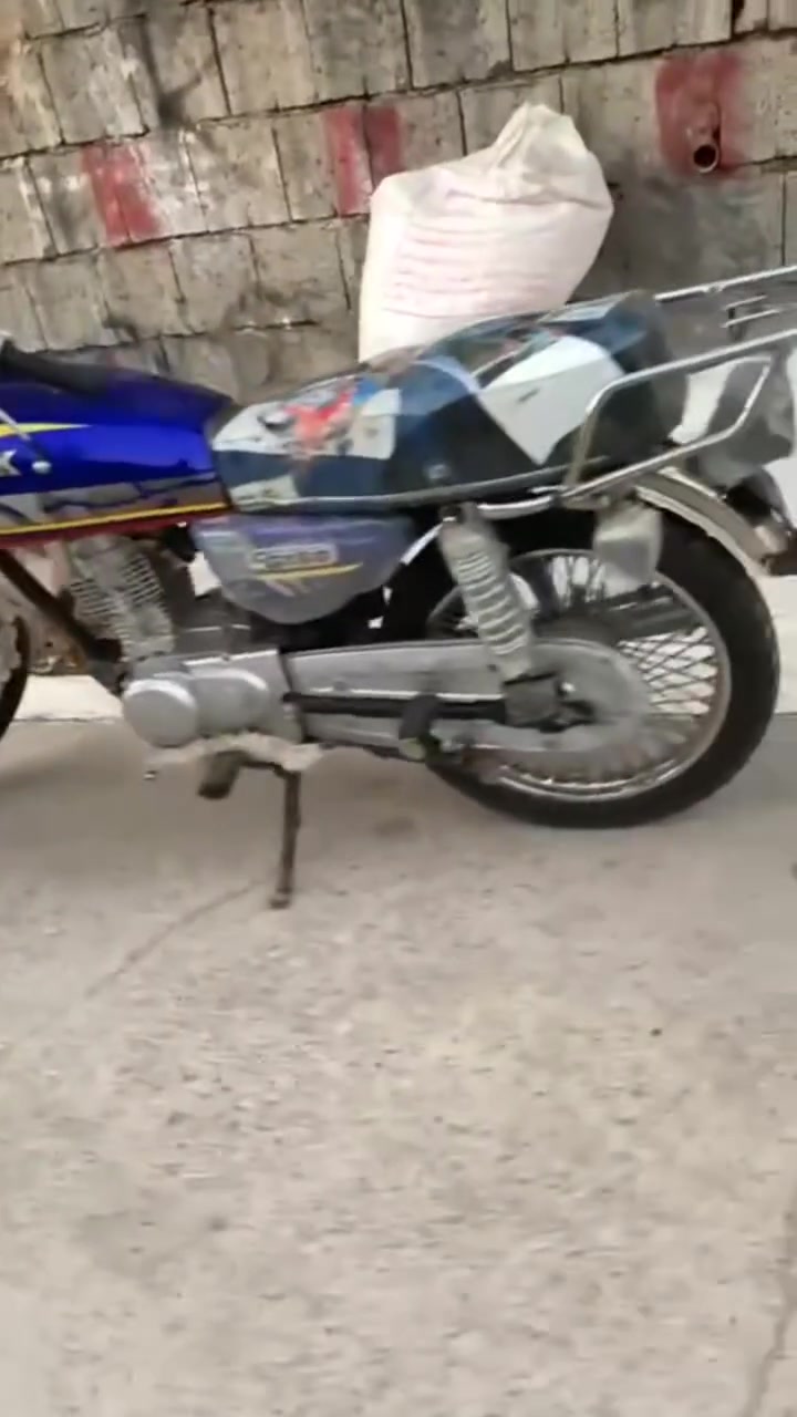 السلام عليكم دراجه للبيع موديل ٢٠٢٣ ايه عيب ما ابي  سعر ٤٥٠   ***********
