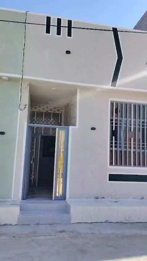 سلام عليكم بيت للبيع المساحه ٥٠متر طابق واحد مجمع الورده السكني خدمات كامله ماء مجاري كهرباء تبليط السعر 42مليون استفسار أو اتصل على الرقم ***********  ***********

