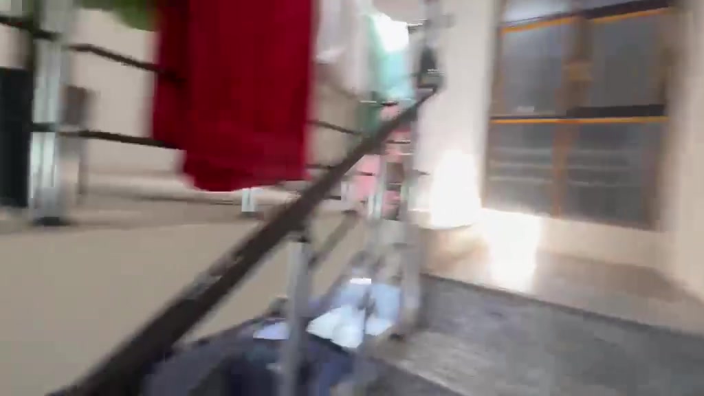مشتمل للبيع. المساحه 80 متر. الواجه 4 النزال 20 يحتوي على ثلاث غرف نوم او صالة مطبخ او صحيات حي جهاد السمجه. قرب جامع النور للاستفسار ***********.
