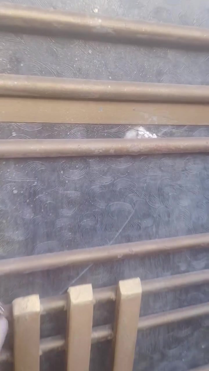 السلام عليكم ورحمة الله وبركاته عندي بيت في الحسينيه ركن  بناء حديث طابوق أحمر وارضيه مرمر يتكون من غرفتين نوم وصاله واستقبال ومطبخ وحمامين مساحه ١٣٢م واجهه ١٢م ونزال ١١ م للبيع الاتصال على الرقم *********** بيه واتساب والسعر ١٦٥ وبيه مجال @
