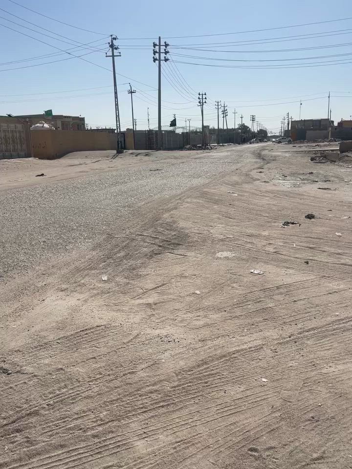 السلام قطعة ارض للبيع منطقة الدواجن قريبه ع الشارع العام مساحتها 600 متر كلشي متوفر ماي وكهرباء محوله بصفها مدارس اسواق مستوصف القطعه ركن *********** السعر 35 مليون
