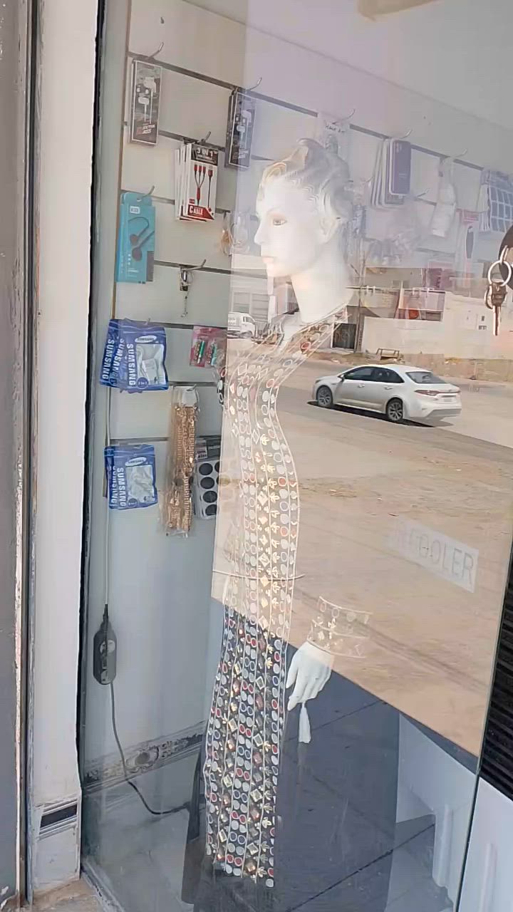 محل  للبيع كوزمتك ومنزليه بسبب عدم التفرغ بالديوم قرب اسواق الزوبعي مجاور صيدلية لبنى جاهز على 24 حبايه مجرد تگعد بالمحل وتبيع البضاعه حسبتها بسعر الجمله بدون اي تحميل للاستفسار ***********اتصال او واتساب
