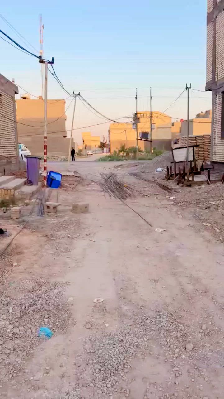 دار للبيع مساحة 160 متر طابقين
واجه 8 نزال 20 
كراج 4 /8 
استقبال 4/7 مطبخ 4/4 حولي 6/5  
غرف نوم 2  وحدة 5/4 ولخ 4/4  
مناور داخلية 2 الاول 1/2 والثاني 1/4  حمامات داخلية 2 
الطابق الثاني 3 غرف نوم بنفس التصميم الطابق الارضي 
اي استفسار    اتصل ع رقم ***********
