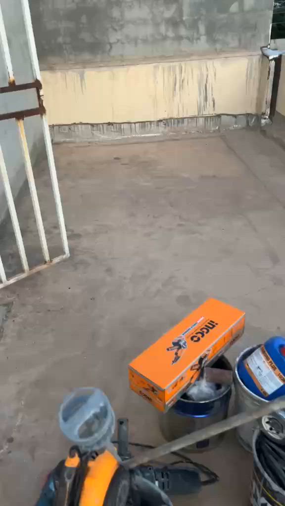 ڕوو پۆش کردنی سەربانێکی خانوویەک  بە باباشترین مواد (هایپەردیسمۆی یۆنانی )
قۆناغەکانی کارکردن 
جەلایی کردن پاکردنەوەی سەقفەکە لە هەر زیادەو پیسییەک .
شۆردنی سەربانەکە .
کردنەوەی درزەکان و پڕکردنەوەیان بە موادی هایپەرسێل ئێکسپێرت .
لێدانی چینیک ئەکوادۆر .
لێدانی بۆیاخی موعالەجەکە 
سودەکانی ڕووپۆش کردن بەم موادە :
١- ڕیگری سەد لە سەد لە ئاودان .
٢- پاراستنی سەقفەکە لە هەلتەکین و داخوران .
٣-گێرانەوەی گەرمی خۆر لە هاویندا .
٤- زەمان 10 ساڵ لەهەر ئاودانێک  .
بۆ زانیاری زیاتر پەیوەندی بکەن بە

***********
