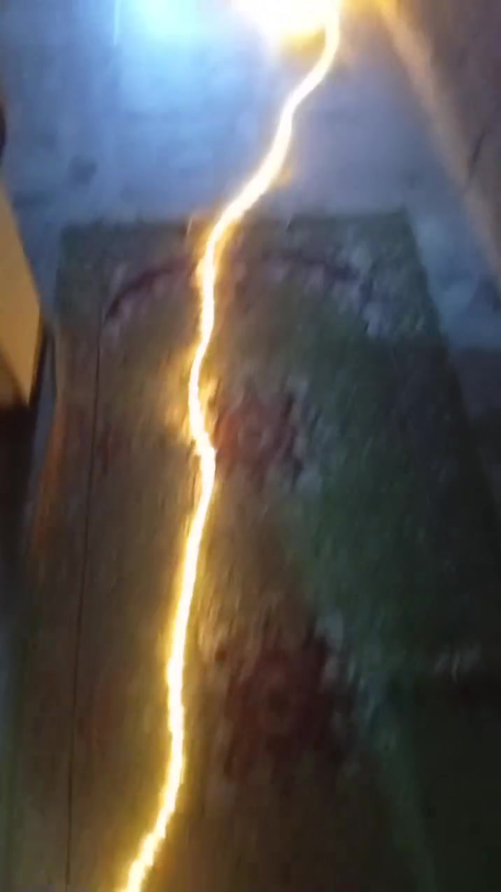 ‏‪***********‬‏سعر 7 000 وبيه المجال وحي الله شغالات
