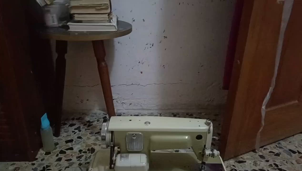 مكينة خياطه برذر منزلي خياطه فقط
نظيفه جداً مع الميز سعر ١٥٠ الف الشعله ***********
