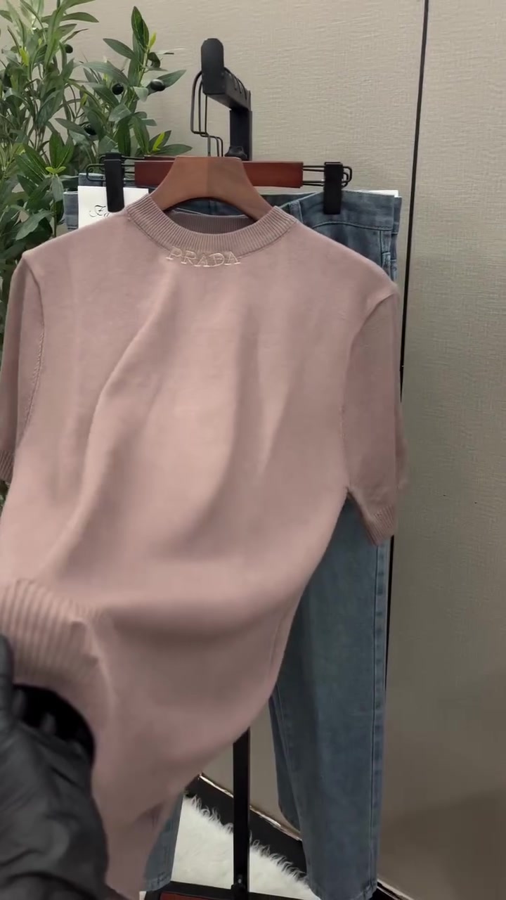 السلام عليكم 
تيشيرت تريكو لون بيجي
قطعتين فقط باقية 
2XL / 3XL
العنوان بغداد 
رقم الهاتف / ***********
