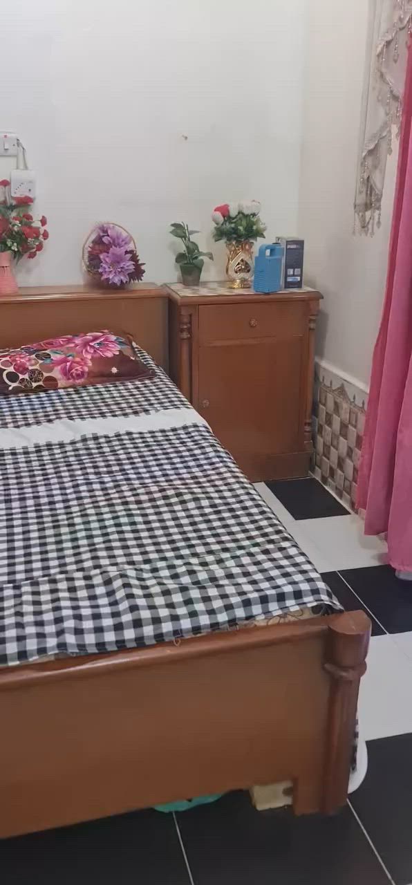 سلام عليكم غرفه للبيع السعر ٤٠٠ الف مع مندر جوربايه كلش كلش نضيفه وهاذ رقمي ***********
