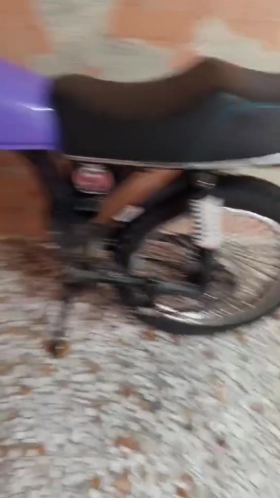 دراجه للبيع بدون مكينه دراجه حلوه قيم بل يرضي الله وخابرني لوتي تصير تعرف بيمن اهينك هاذه رقمي ***********
