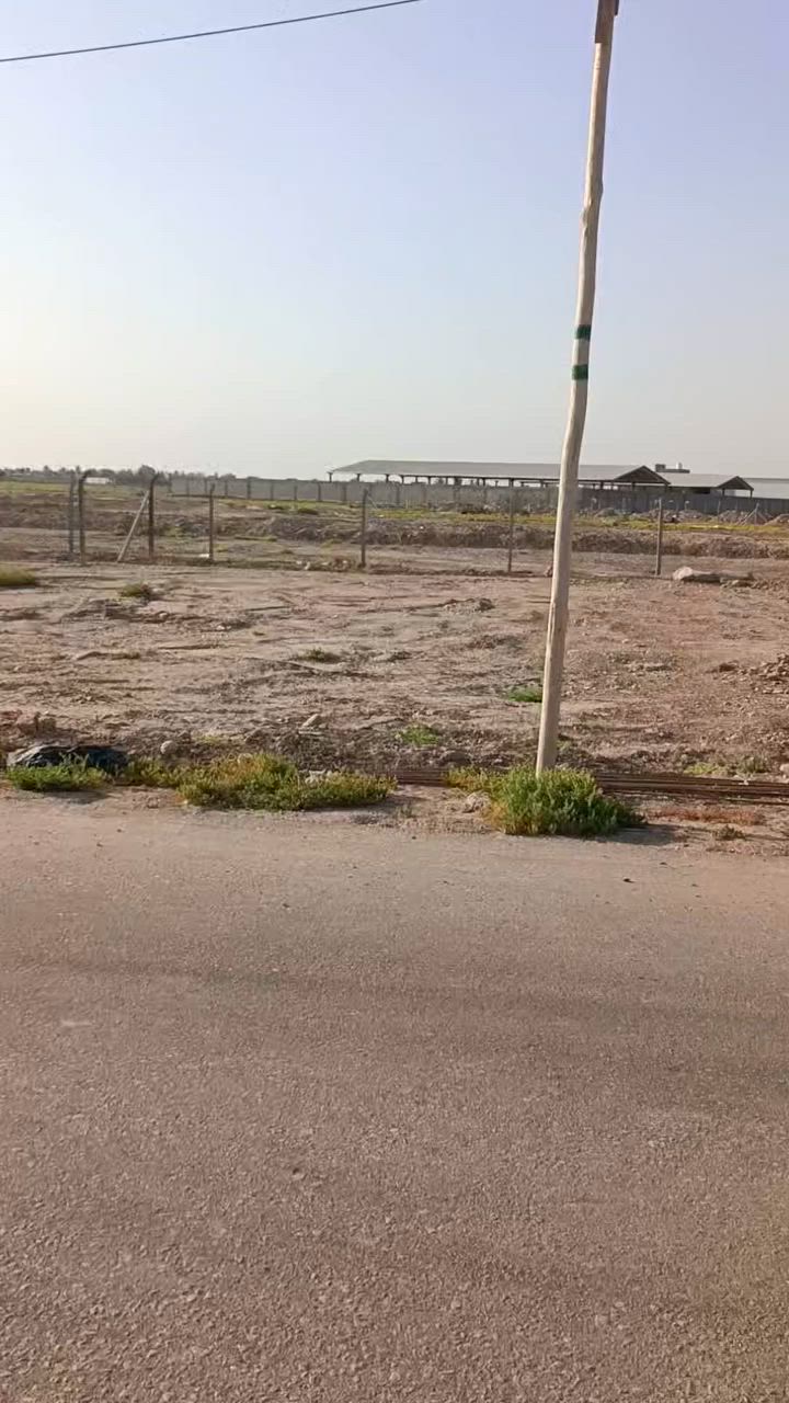 السلام عليكم 
قطعه ارض للبيع مساحه 500 متر واجهه 20ونزال 25 موقع الارض حله نزل حجي علي قريبه عالشارع جدا 50 متر عن الشارع تبلط ماء كهرباء وحاليا يمها بناء الاستفسار اكثر الاتصال على الرقم ***********
