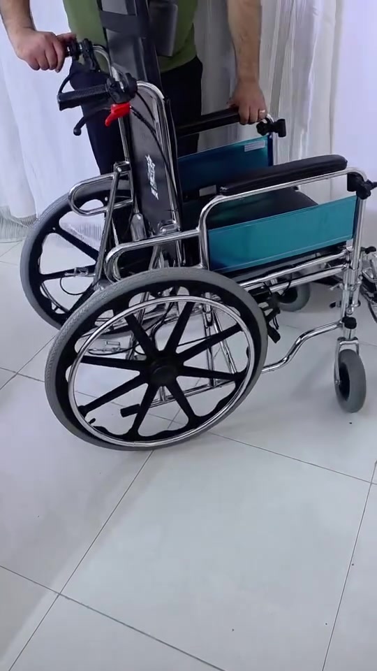 السلام عليكم
كرسي متحرك ذوي الاحتياجات الخاصة جديد استخدام بسيط ٤٥ يوم فقط كل ملحقاتة موجودة مابي اي ضرر مساند القدم متحركة ويصير حتى منام يترجع الضهر ليورة ويصير منام 
طبلة طعام متحركة 
رايدي ب٢٥٠ الف وبي مجال بسيط
***********
