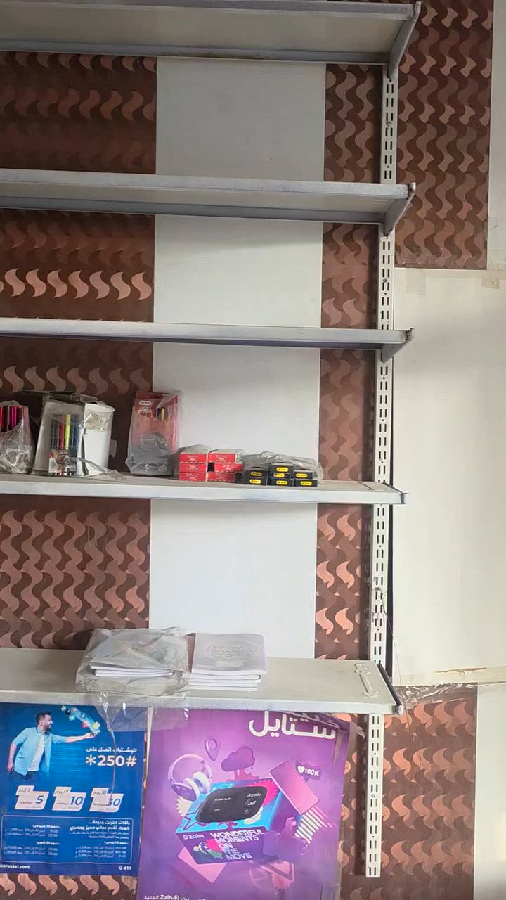 رفوف وميز المنيوم عدد2 ولوحات عرض اكسسوارات الموبايل عدد2 وعارضه موبايل عدد2  للبيع السعر500 وبيهن مجال العنوان الخالديه شارع 20 الاستلسار اكثر الاتصار على قم ***********
