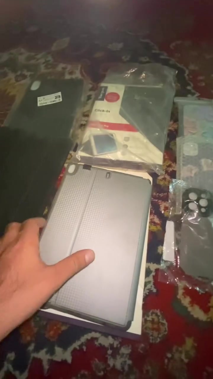 🔥 فرصة ما تتكرر
📦 المحتويات:
✅ 22 كفر آيفون
✅ 3 كفرات سامسونگ
✅ 2 كفر آيباد Apple 9
✅ 2 كفر آيباد سامسونگ
✅ لزكة شاشة A54
✅ عدد 2 لزكة كاميرا آيفون
✅ ساعة
✅ شاحنة وايرلس

💰 كل الموجود بـ20,000 دينار فقط

📍بغداد - الحرية
🚚 توصيل لجميع المحافظات.
 *********** 📞

