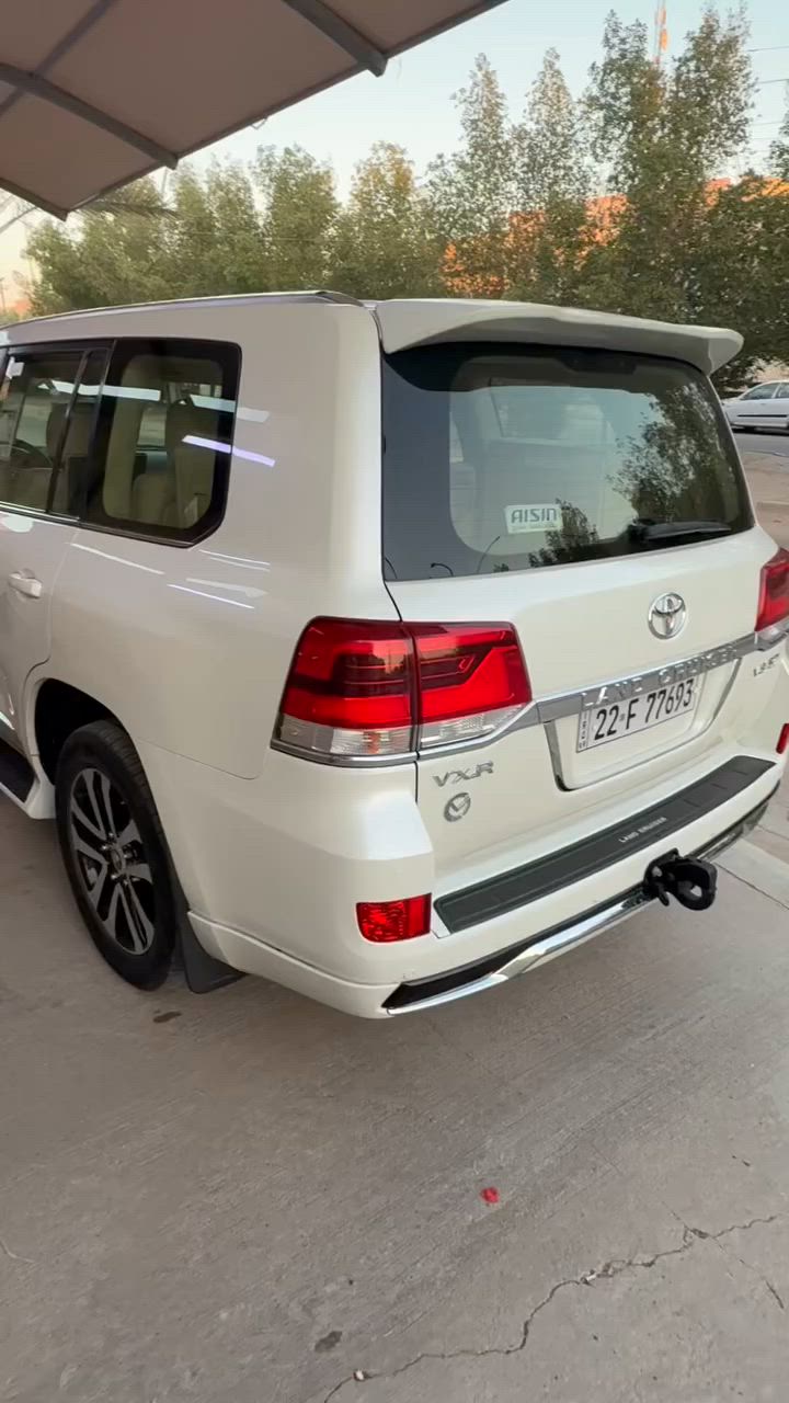 لاندكروز 2018 vxr 5700 ماشيه 102 سعرها 520
***********
