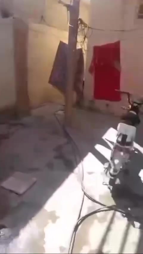بيت للبيع في النبي يونس خلف كراج الكوير160متر بي كارت تمليك وقرص بلديه غرفتين 4في 4 واستقبال ومطبخ ومشتملات وغرفه في السطح للتواصل 
***********
***********
