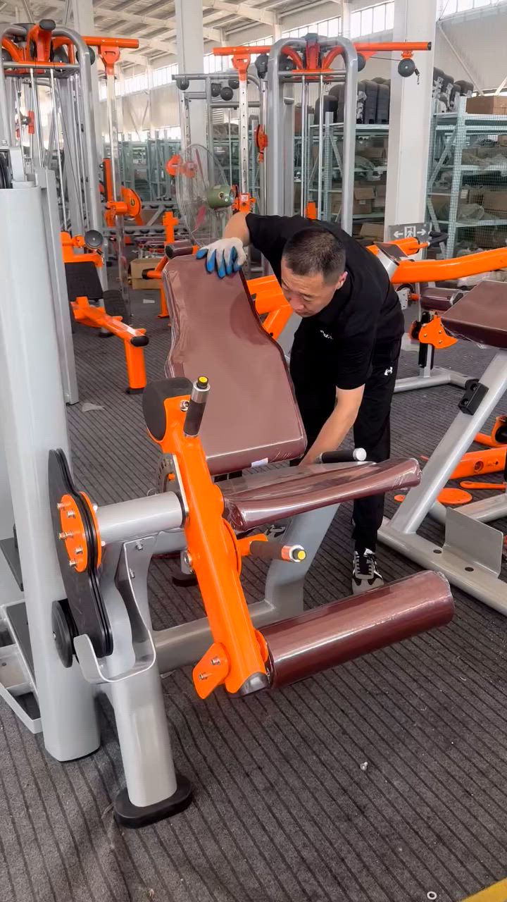 1. Leg Day Must-Have｜Leg Extension Machine, deep quad isolation

2. Zero hip/lower back strain, smooth knee-safe quad training

3. Separate dual arms, balance uneven leg strength

4. Heavy commercial steel frame, custom colors & no-logo options

5. Ideal for muscle gain, knee rehab & sculpted leg lines
#LegExtension #QuadWorkout #CommercialGymEquipment #LegDayGear
https://www.fb-fitness.com/
WhatsApp:86-15969761720


**إذا كنت صاحب هذا الإعلان وتريد حذفه لأي سبب، رجاءا أرسل رسالة إلى الدعم الفني**