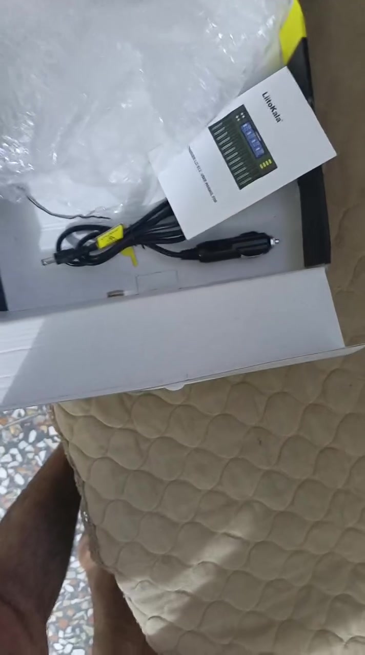 بطاريات مع جهاز شحن اصابع مع فاحص للبيع***********واتساب
