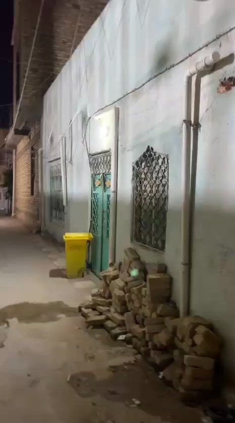 مساحه البيت 144اقرب نقطه مدرسه النضال قرب بيت الشهيد عمر شارع المحوله بيت الكواز دربونه خير الله حيدر وعلي مهندس احمد وبيت العلويه الركن وبيت ابو مهند ،،،،بيت استاد حسين هزاع ابو علاء رقم الهاتف *********** ابو علي انور
