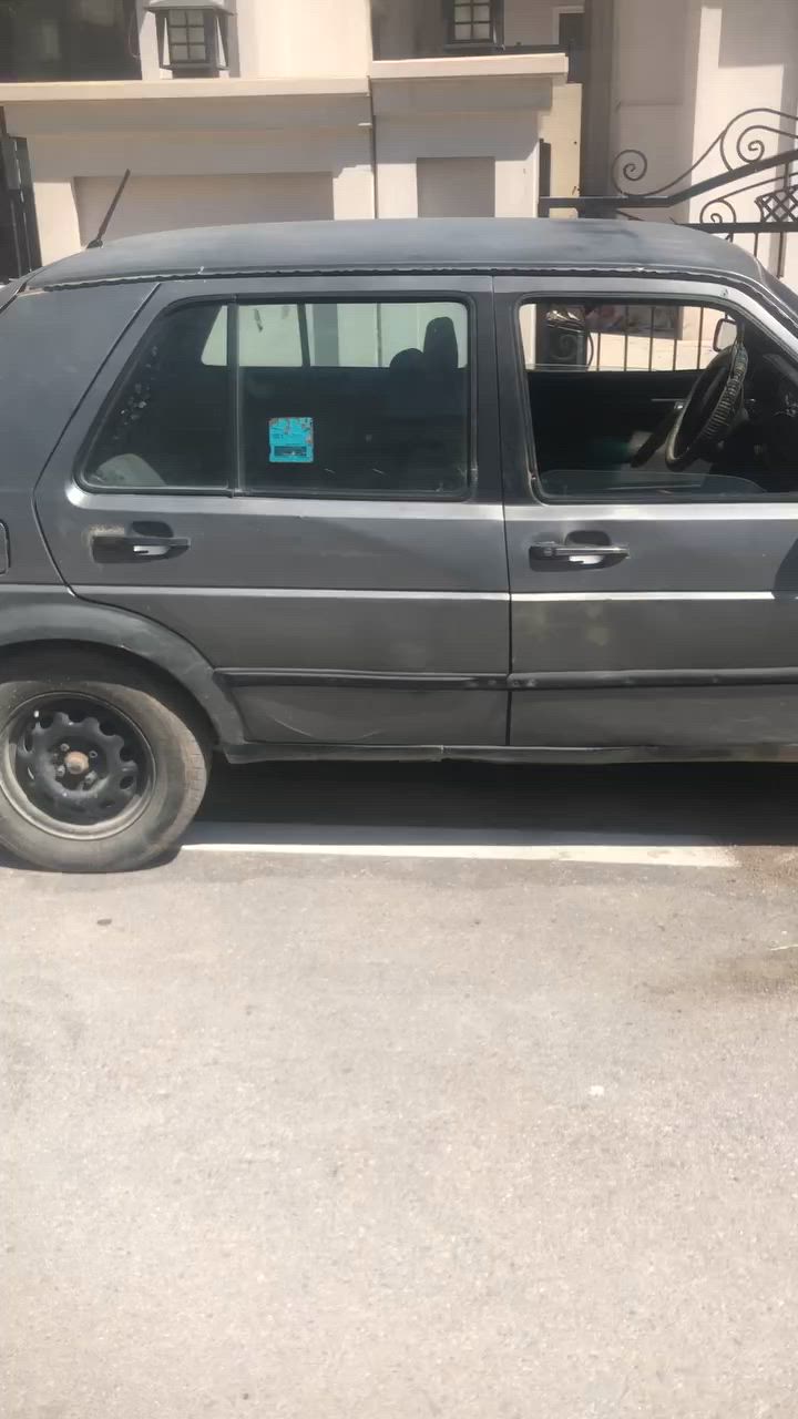 سەیارەی گۆلف ١٩٩٠ سەیارێکی بێکەشە و بێ عەیبە . گشت کارەبایاتی بێ کێشەیە و تەنها پاکانەی هەیە سەیارەکە .بۆ نرخ نامە بنێرە ***********
