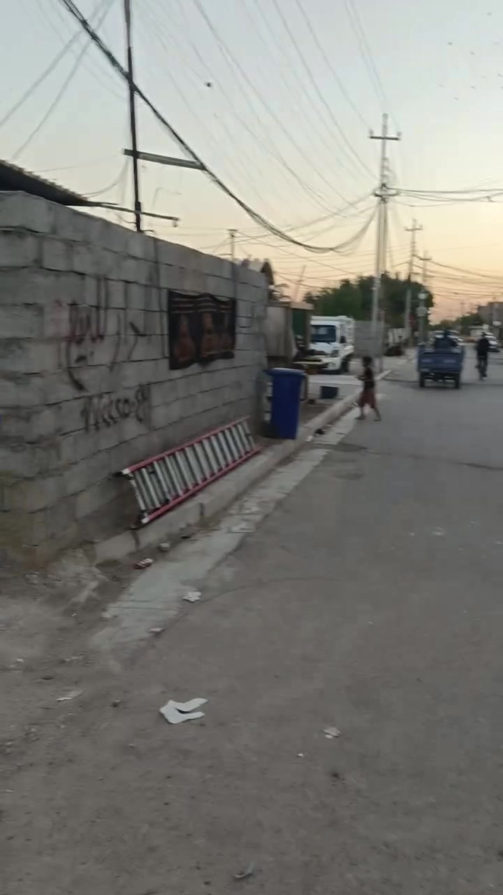 بيت للبيع تجاوز شارع تبليط  مساحه 140غرفتين وصالة. ومطبخ وستقبال  المكان  جسر ديالى الرياض بشارع علوه الصدرين  ***********
