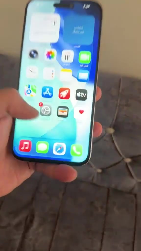 15 برو ماكس تيتانيوم رصاصي
ماستر شرق اوسط 

ذاكره 256 بطاريه 84 بلاد 

مستبدل شاشه والبصمه لا تعمل 

وطالع بلعدادات الكامره بس ممبدله 

كامل من جميع نواحي كلشي شغال 

سعر مناسب 640 قفل قفل 

كله الباقي شغال وبدون خلل 

بغداد 

***********
